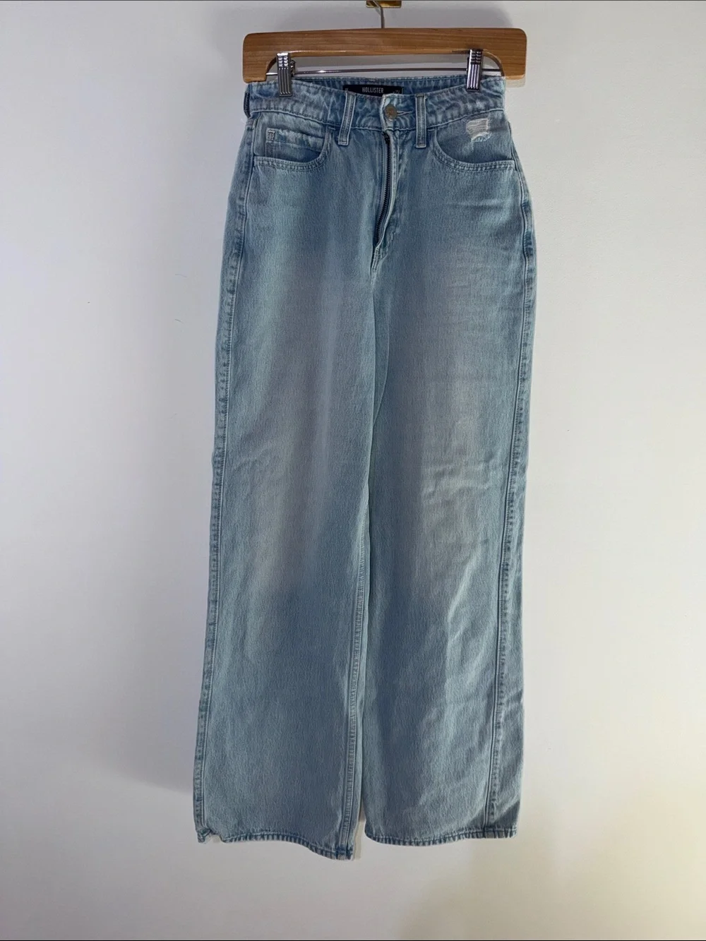 Hollister Ultra High rise baggy light wash denim jeans size 25L